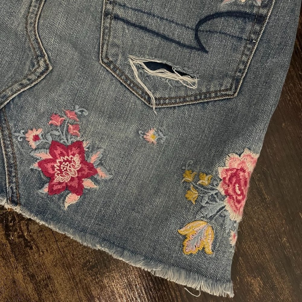 American Eagle | Floral Embroidered Jean Skirt | Button Fly | 0 - Picture 5 of 8